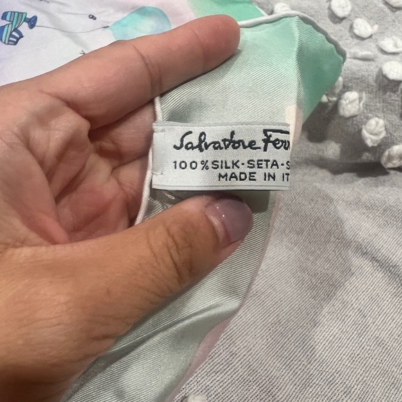 Rare find! Salvatore Ferragamo Silk Scarf - Picture 2 of 4